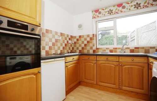 Mount Rd By N And N Stays Contractor Friendly 4 Bed House With Large Driveway, Bath - Photo 37