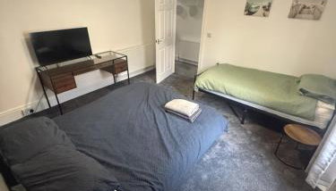 ResiLets Barnard St NEW Large 4 Bed House, Contractor Stays, Central - Foto 3