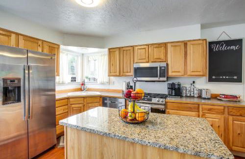 Spirit Lake Home with Fenced Yard 1 Mi to Water! - Foto 6