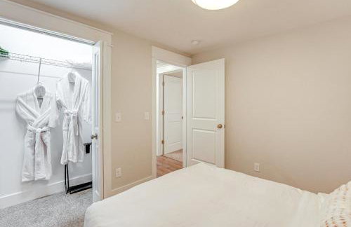 Serene and Updated Escape 1 Mi to Heritage Landing - Foto 21