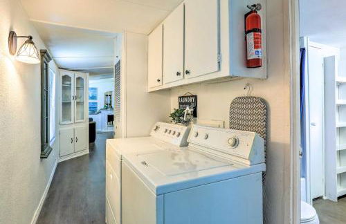 Near Water Lake Dallas Home with Furnished Patio! - Foto 17