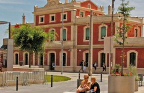 Casa grande y céntrica con piscina en zona peatonal - Photo 20