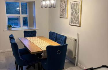 5 bedroom 3 Bathroom townhouse,Parking, Netflix, Pool table, Wifi,Nr Sandwell Hospital and train station - Foto 3