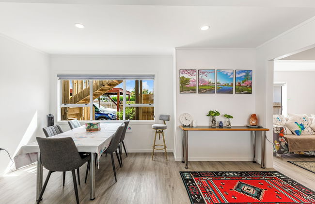 Spacious Renovated 3BR in Ellerslie I Zodiak Stays - Photo 6