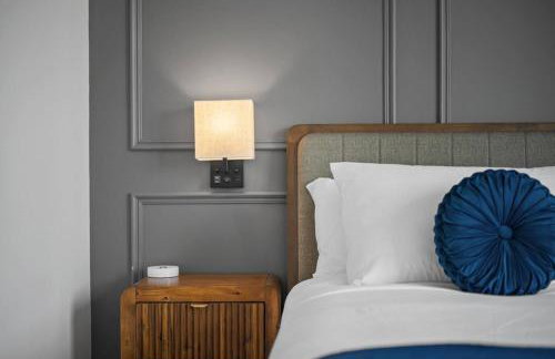 Immaculate Penthouse Double King Suite on Butler St with rooftop deck and free off street parking - Foto 4