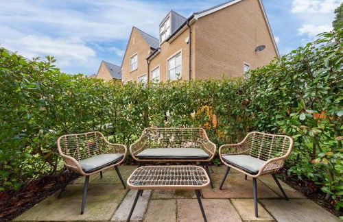 2BR Spacious Flat I King Bed I Desk I Parking X2 - Foto 36