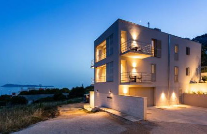 Seaside Elegance Suites - Photo 9