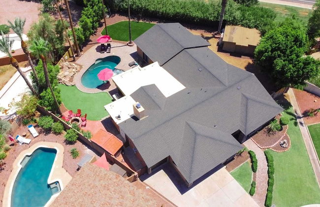 Sereno Ranch by Avantstay Sleeps 16! Outdoor Bar/kitchen, Pool, Fire Pit & Hot Tub! - Foto 29