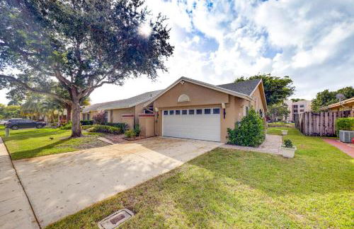 Riverfront Backyard and Grill Sunrise Family Home - Foto 28