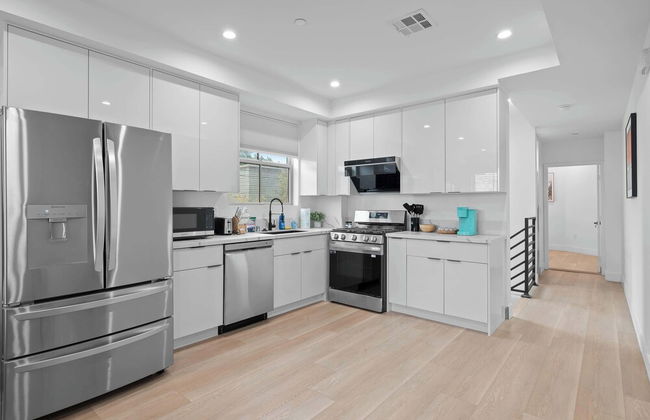 Not Affected by the Fire/modern 5BR Home With Full Amenities & Parking #2 - Foto 28