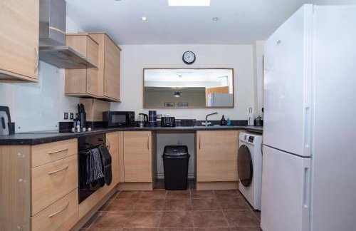 2-Bed Duplex Apartment | Sleeps 6 | Ideal for Contractors, NHS & Tourism Guests - Foto 5