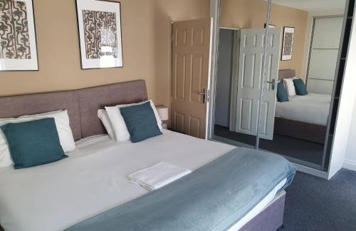 Lovely 5 Bedroom Home w Garden near Northampton - Photo 4