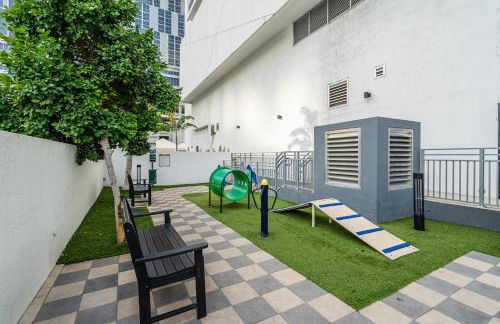 Miami Magic Vibrant 2 Bedroom with Free Parking - Photo 29