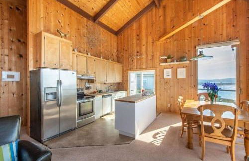 Breaking Waves! On the Bluff! AMAZING VIEWS!! BBQ! Fast WiFi! Walk to Beach!!! - Foto 13