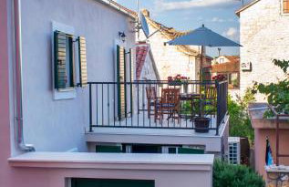 Zlatin Dvor - apartments for 3, terrace, Trogir center, beach at 5-min, BIKE friendly - Foto 20