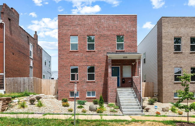 Bright Urban Comfort | JZ Vacation Rentals - Photo 51