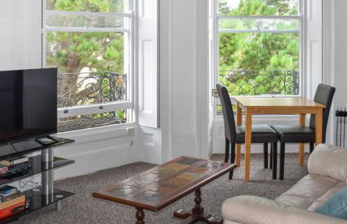 Solent Charm - Photo 2