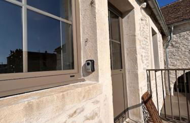 Au 8 à Meursault, Magnifique maison Bourguignonne au pied des vignes, jardin, places de parking privée - Foto 33