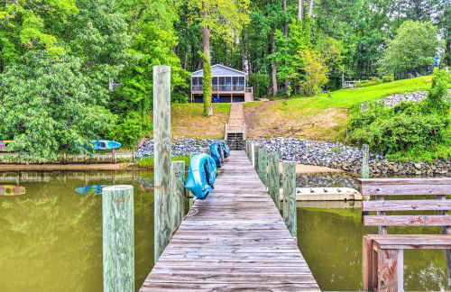 Relaxing Riverfront Cottage with Boat Dock! - Foto 25
