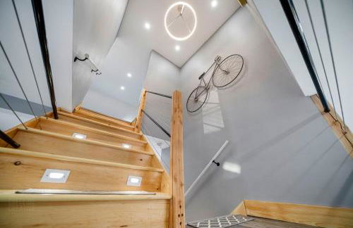 New Sunday River Ski Retreat with Hot Tub Spa - FirePit Sleeps 16 - Foto 10