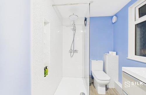 Refurbished 4-Bed, Open-Plan Living, Sleeps 10 - Foto 75