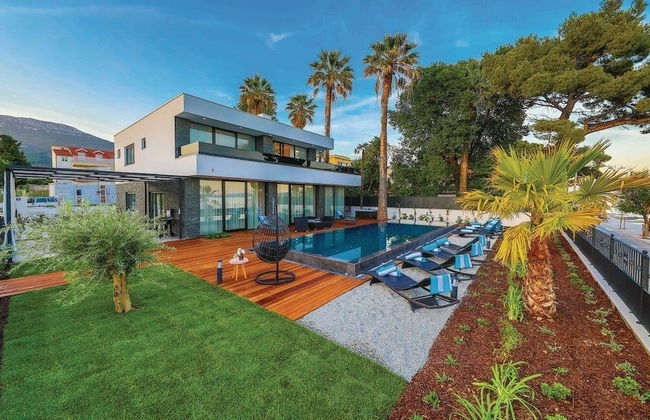 Beachfront Villa Baronessa with Pool - Photo 42