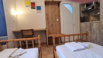 Seaside studio with swimming pool & parking #3 - Foto 5, towels, wardrobe