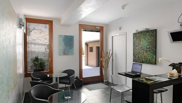 Coin salon dans le hall