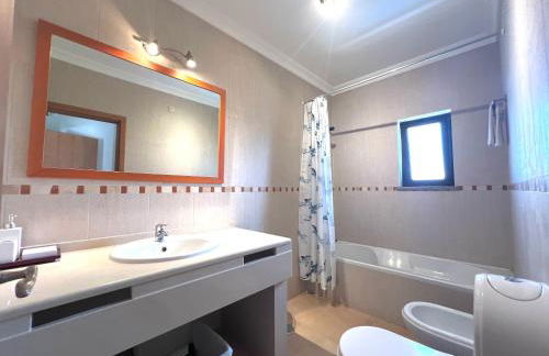 Gated Family Villa with Private Pool and Garden - Foto 27