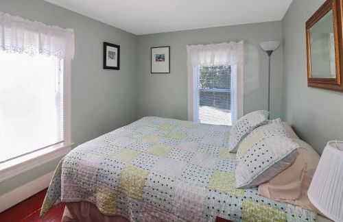 Blue Moon - Pet friendly and great location! - Photo 19