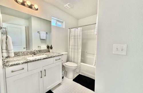 Updated townhouse just minutes from Zion with hot tub - Foto 16