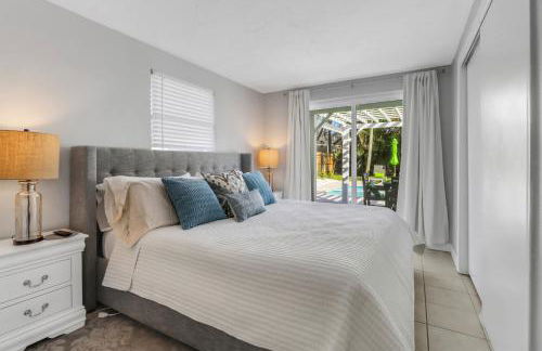 Little Beach House w/ POOL&SPA - 5 minutes to Vanderbilt Beach (Pet Friendly) - Photo 22