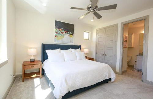 Contemporary, Luxury Retreat on Lake LBJ with Heated Pool - Foto 18