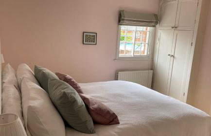 Historic Cottage in Heart of Farnham nr the Castle - Photo 13