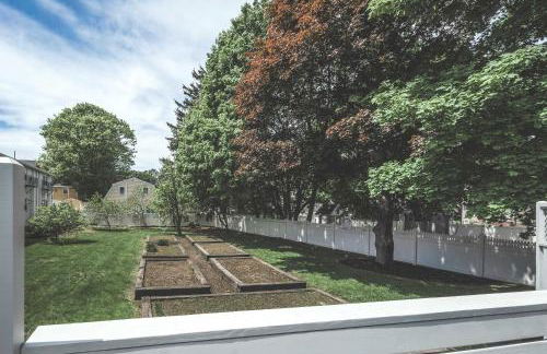 Stay at Beverly Shops - Photo 20