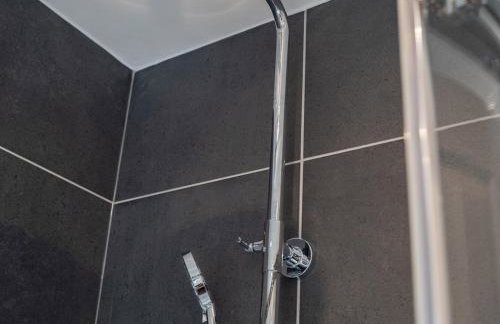 Pass the Keys Stylish 4 Bedroom Home with Parking in Borehamwood - Foto 35