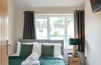 6 Bedroom, 2 Bathroom Modern, Spacious Home - Foto 11