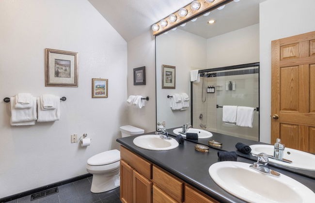 Valley of the Moon by Avantstay Tranquil Escape, Large Yard w/ Hot Tub & Fire Pit - Foto 37