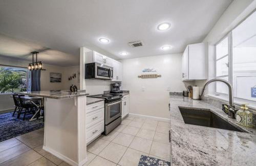 Beautiful 2bd with River Views & Amazing Sunsets in Ft Myers - Foto 15
