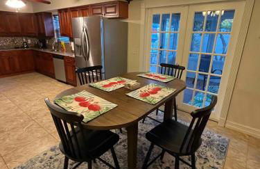 Poolside Paradise & Beach Bound - Foto 6