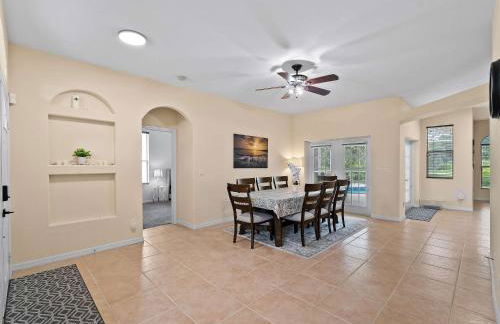 Tranquil & Spacious Family Retreat Swimming Pool - Foto 7