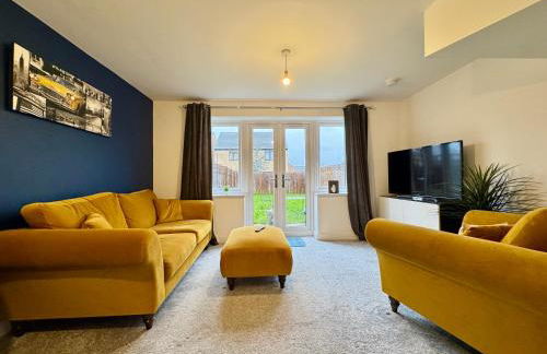 Stylish 2 Bedroom Home Near Lake with Free Parking & Garden - Photo 8