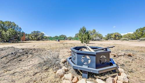 Kingman Vacation Rental with Private Yard and Fire Pit - Foto 2