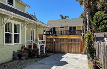 Sunlit Surf House 4BR Downtown Walk to beach - Foto 23