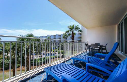 Gorgeous Overlooks The Courtyard in Classic Coastal Style Waterscape C400 - Foto 1