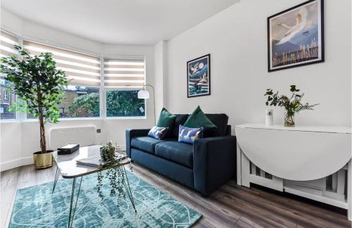 Stylish and Family Friendly 3 Bedroom Apartment - Photo 18