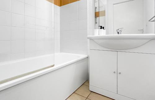 Séjour familial RDC, parking, piscine chauffée - Photo 19