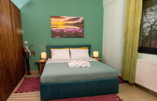 Central & Riverfront Room 2 - Photo 1