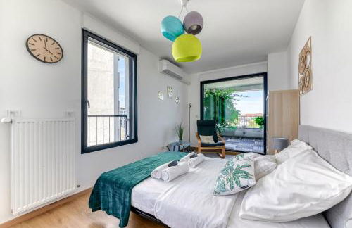 GuestReady - Chic Stay with Jacuzzi and Parking - Photo 15