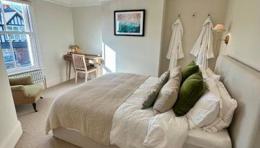 High spec 4 bed Victorian house - Photo 2